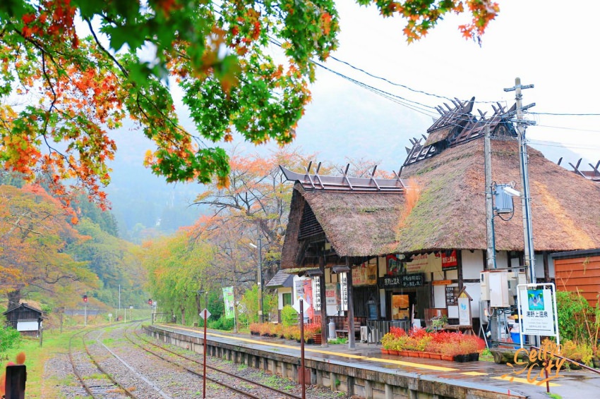 【福島】湯野上溫泉駅：大內宿必經，東北百選唯一茅葺屋車站，還有免費足湯可以泡
