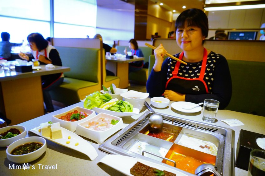 【台中火鍋】海底撈火鍋（台中店）：吃火鍋免費美甲按摩，桌邊撈麵秀、川劇變臉？極致肉麻服務，是要別家火鍋店怎麼活？