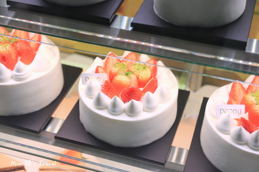 【韓國弘大美食】Peony피오니：停車場街超人氣草莓蛋糕，浪漫滿分咖啡店