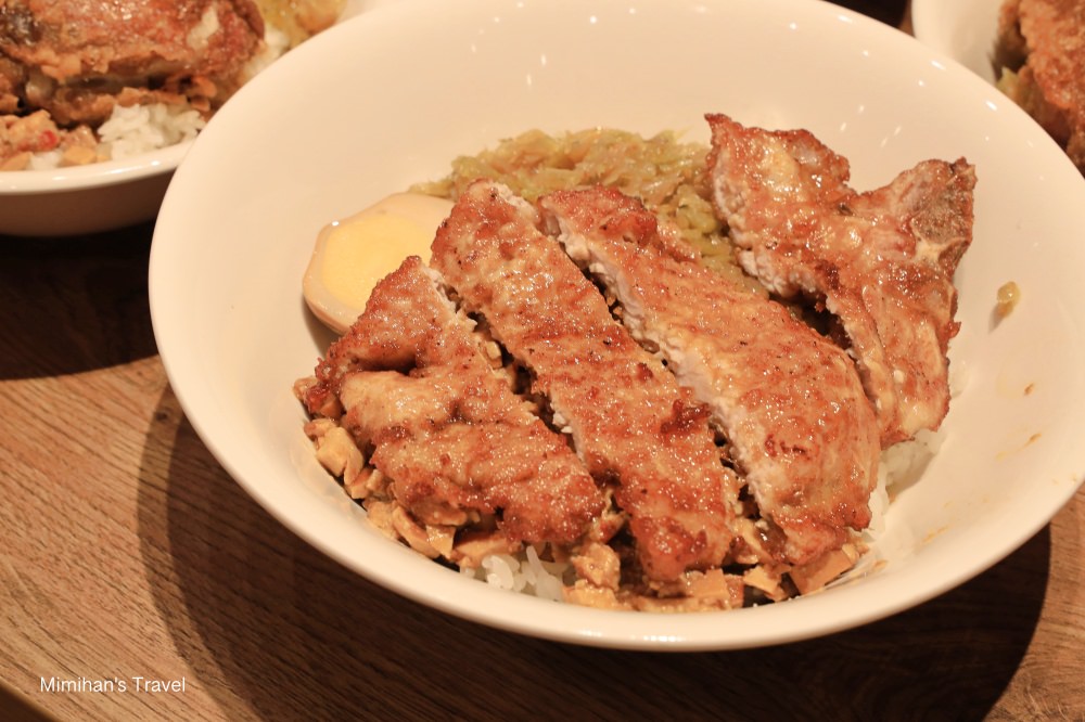 【淡水美食】黑店排骨飯(黑殿飯店)：古早味排骨＋酸菜，簡單入味淡水老字號美食推薦