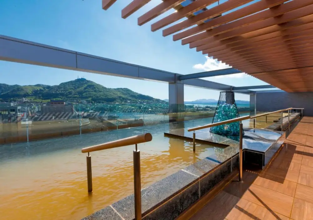 【函館溫泉住宿攻略】精選12間飯店真實評比：車站旁吃海鮮、還是湯之川泡海景湯？