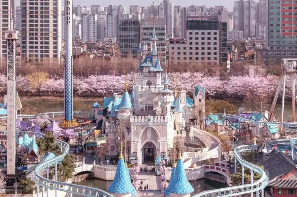 【2026樂天世界】首爾樂天必玩設施地圖！Magic Pass買法、交通與制服租借全攻略