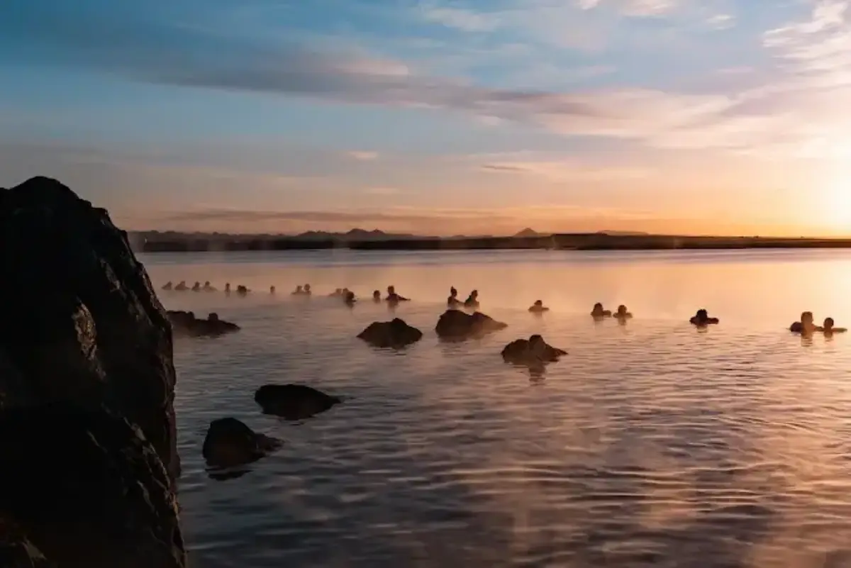 【2026冰島溫泉】天空之湖 Sky Lagoon 門票與交通攻略：無邊際海景與七步水療心得