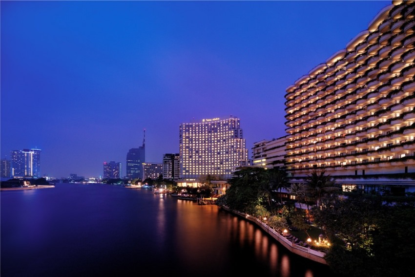 SLBK-Bg-Exterior-Night.jpg