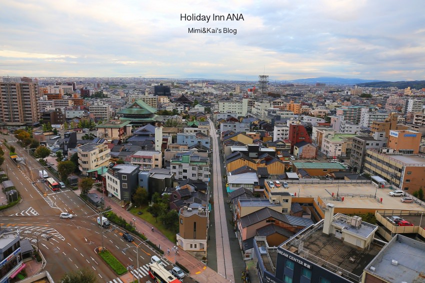 金澤住宿｜金澤天空酒店 Holiday Inn：臨名鉄丸越百貨、近江町市場，附近都能找到便利商店。