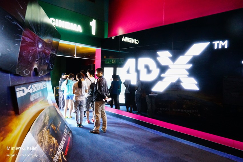 【台南電影院】大遠百威秀影城4DX：媽呀！椅子飛起來啦！看ID4星際重生，身歷其境臨場感無敵。