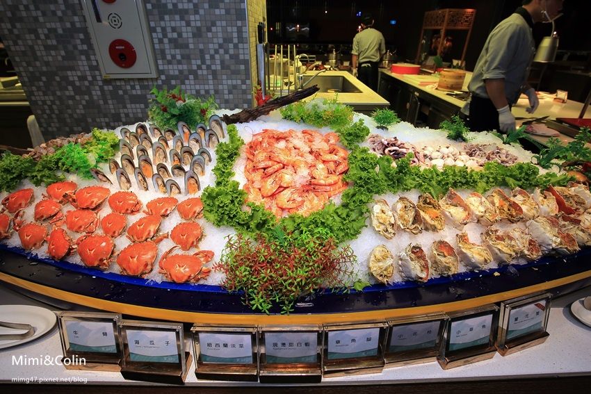 【台南美食】饗食天堂(台南店)：牛蟳、蘭花蟹吃到飽，豐富海鮮船啟航，秋天就是要吃螃蟹呀!!