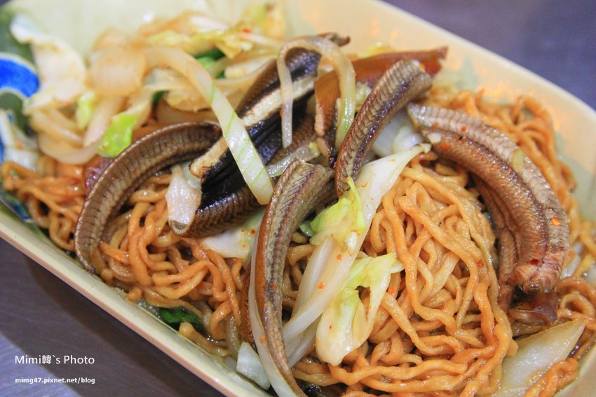【台南美食】德興鱔魚意麵．花枝意麵：鱔魚脆口好吃，花枝新鮮肥美，較少人知道的美味小店~