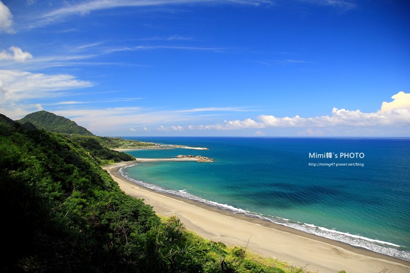 【台東景點】小野柳伽路蘭美麗的台11線：碧海藍天的無敵海景，還能到杉源山富生態公園餵魚唷~