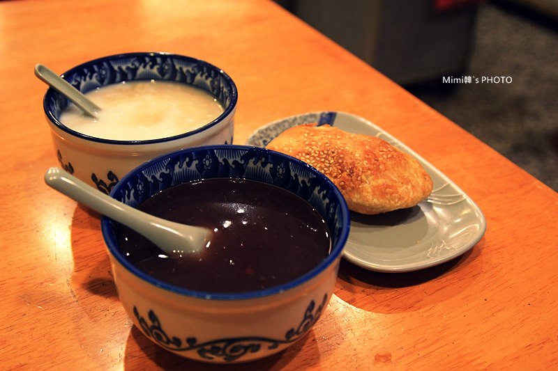 【台南甜點】阿卿傳統甜湯：季節限定府城美味，寒冷冬夜照樣排隊~ 紅豆湯、花生仁湯、杏仁茶、綠豆蒜~