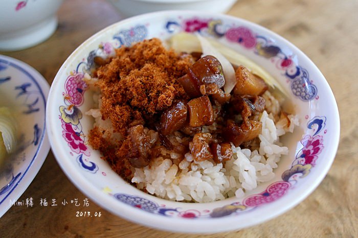 【台南小吃】福生小吃店：海安路扛霸子，早餐肉燥飯綜合魚丸湯吃超飽！